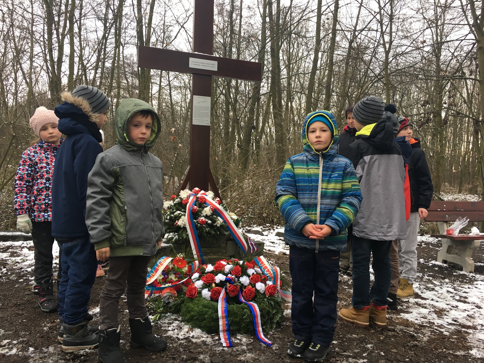 Žáci uctili památku padlých amerických letců  